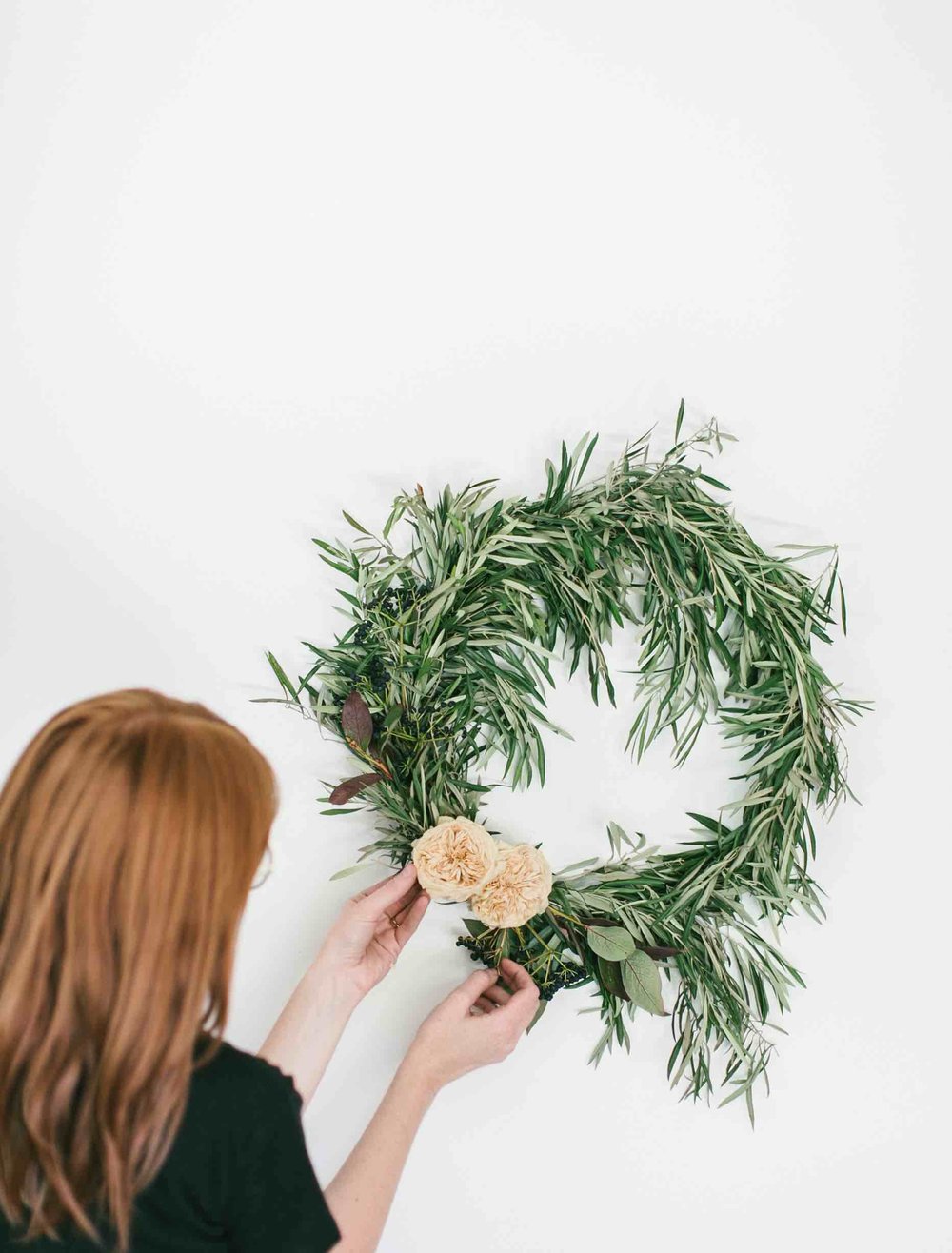 Mayesh Design Star November Video Fall Wreath with Alexandra Farms Freeze Dried Roses