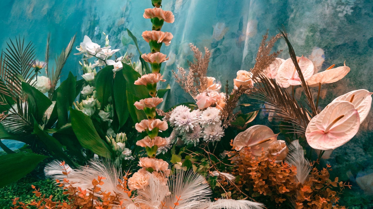 Mayesh Design Star: Underwater Floral Garden